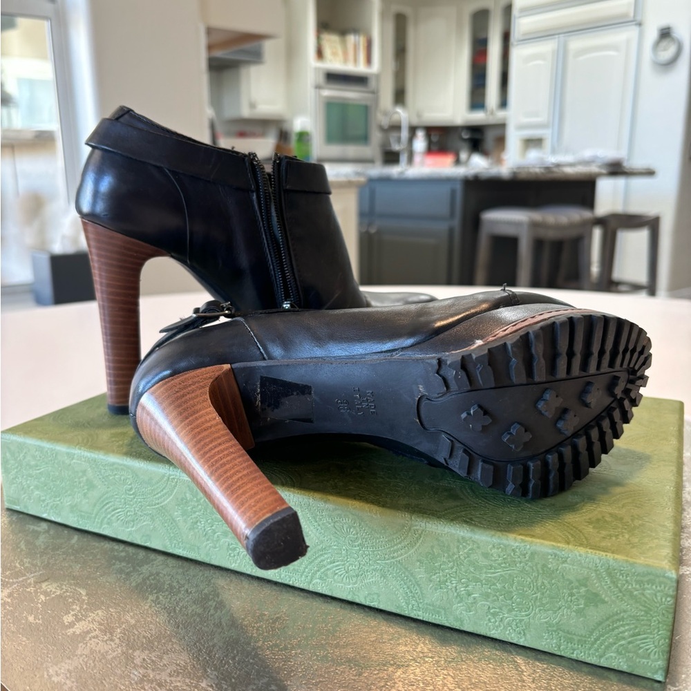 BAGATT  Italian ankle boots.  Black. Size 6. Leather